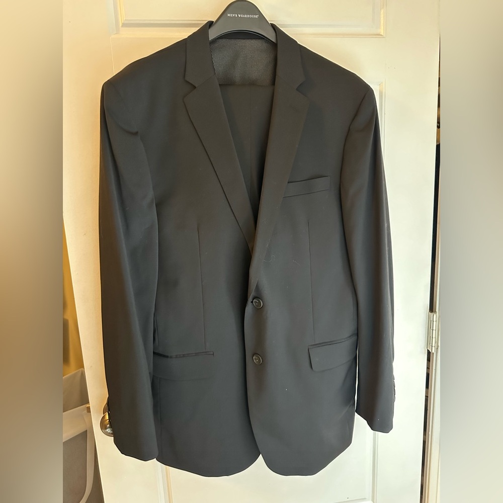 Men’s warehouse Kenneth Cole suit. Jacket 44R, pants 42” waist unknown length